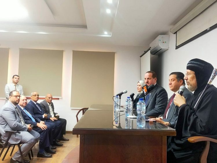 (العربية) في مشهد يجسد الوحدة الوطنية…نائب رئيس جامعة الأزهر يفتتح المعرض الفني لكلية التربية للبنات بحضور رئيسَي الأعلى للثقافة والمركز الثقافي القبطي الأرثوذكسي