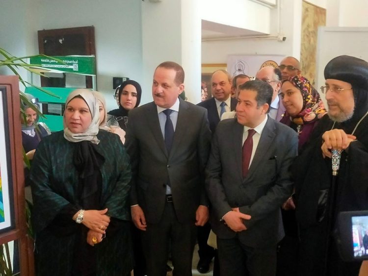 في مشهد يجسد الوحدة الوطنية…نائب رئيس جامعة الأزهر يفتتح المعرض الفني لكلية التربية للبنات بحضور رئيسَي الأعلى للثقافة والمركز الثقافي القبطي الأرثوذكسي