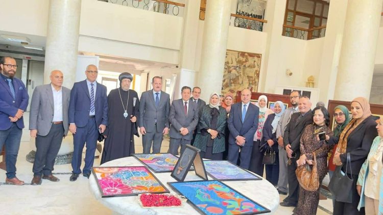 في مشهد يجسد الوحدة الوطنية…نائب رئيس جامعة الأزهر يفتتح المعرض الفني لكلية التربية للبنات بحضور رئيسَي الأعلى للثقافة والمركز الثقافي القبطي الأرثوذكسي