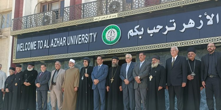رئيس جامعة الأزهر يستقبل نيافة الأنبا إرميا والوفد المرافق له للتهنئة بعيد الأضحى المبارك