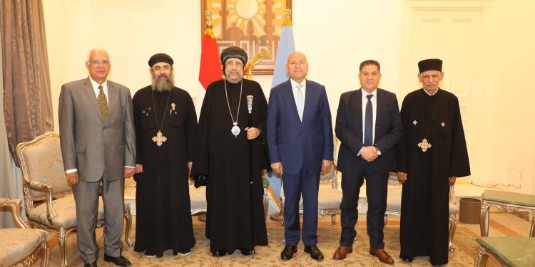 نيافة الأنبا إرميا ووفد بيت العائلة المصرية يهنئون محافظ القاهرة بعيد الأضحى