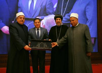 بحضور الأمين العام والأمين العام المساعد ووكيل الأزهر.. بيت العائلة المصرية يُكرّم الأستاذ الدكتور محمد شامة والأستاذ الدكتور محمد أبو زيد الأمير بالمركز الثقافي القبطي الأرثوذكسي