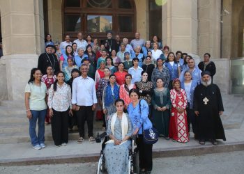 نيافة الأنبا إرميا يستقبل خدمة العذارى بقرية العور في زيارة روحية وخدمية بالمركز الثقافي القبطي الأرثوذكسي